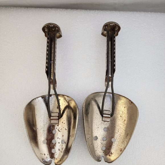 Vtg EKCO Hammered Metal Shoe Tree Shaper Stretcher Adjustable Pair - Picture 6 of 10